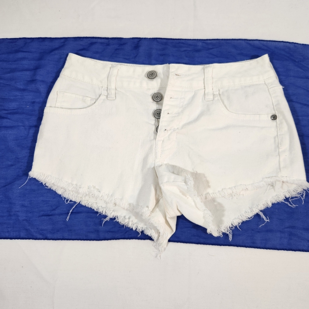 White Women's Denim Jean Shorts - Stylish Frayed Hem